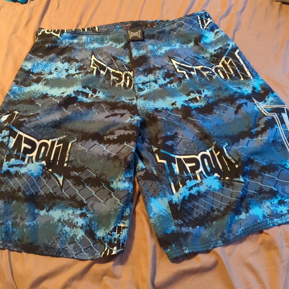 Vintage Y2K Tapout shorts size 36-38